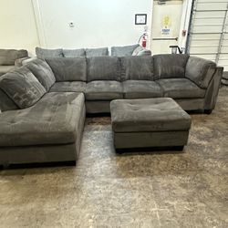 Brown Sectional Couch (Can Deliver) 