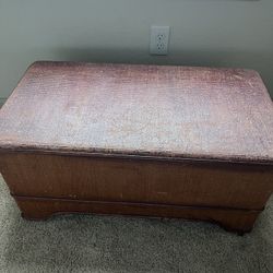 Antique Roos Manufacturing Chest on Caster Wheels 