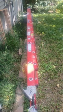 28 ft extension ladder with rubber footings