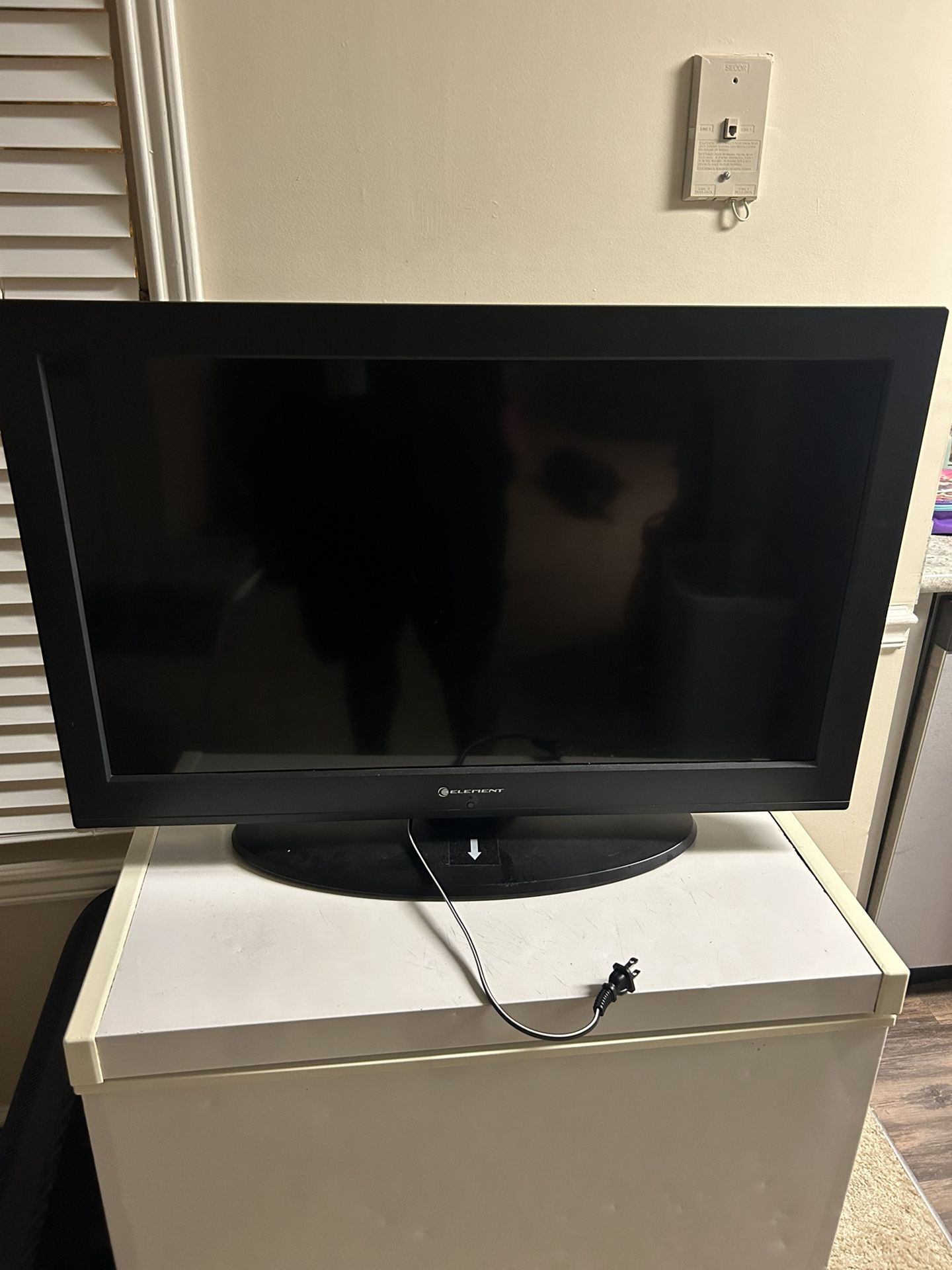 2 35 inch Tv