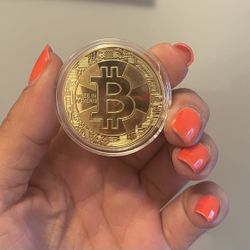 Bitcoin Gold Plated Physical Coin BTC Cryptocurrency Collectible in Case.