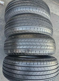 225 60 18 Michelin I sell this Seth of tires with 80% of Life the 4