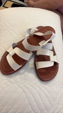 Sandalias casual de color blanco
