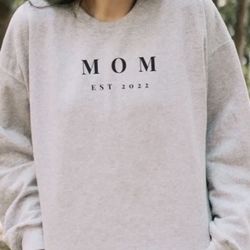 Mom Est Merch 