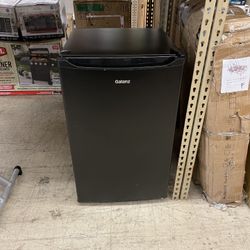 Galanz 4.3 Cu ft Single Door Mini Fridge, Black Estar