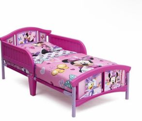 Minnie Mouse Toddler Bed with Bedding