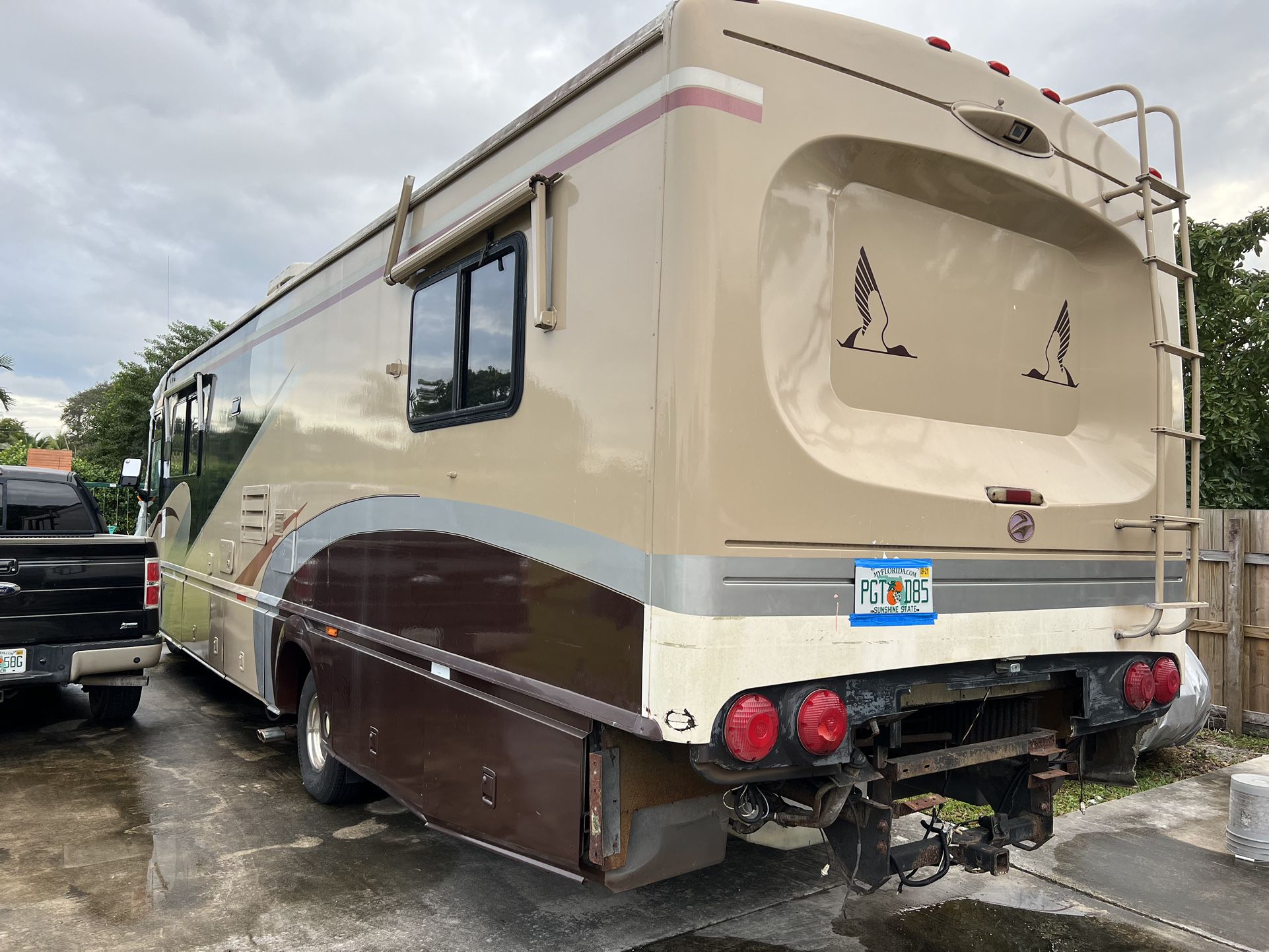 Ford P30 1997 Motor home RV, Salvage Title 