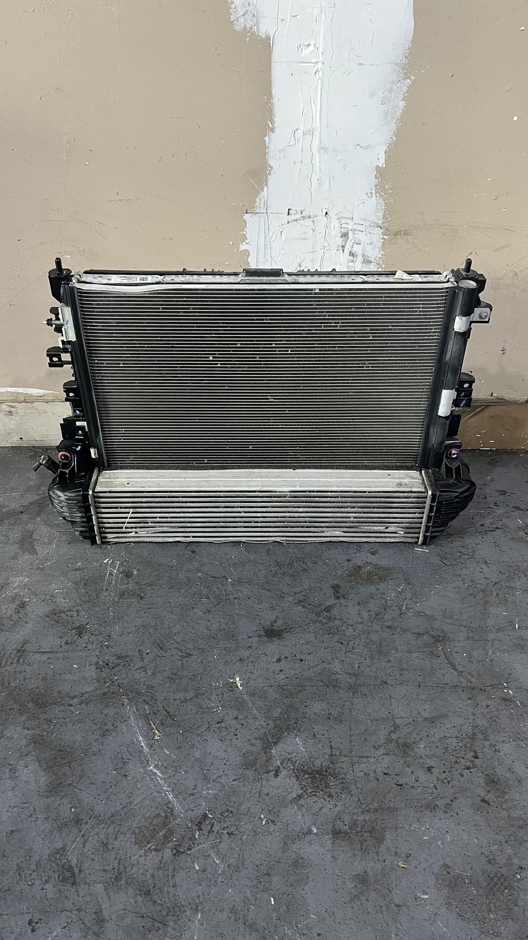 19-24 Cadillac Xt4 Radiator 2019 2020 2021 2022 2023 2024