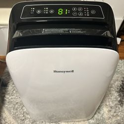 Honeywell HL14CESWK Portable Air Conditioner, 14,000 BTU Cooling, with Dehumidifier and Remote (White-Black)