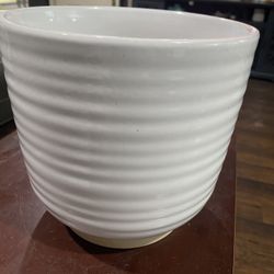 Better Homes & Gardens 8 inch White Katie Ceramic Planter