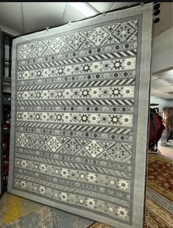 Large Gray Patterned Area Rug