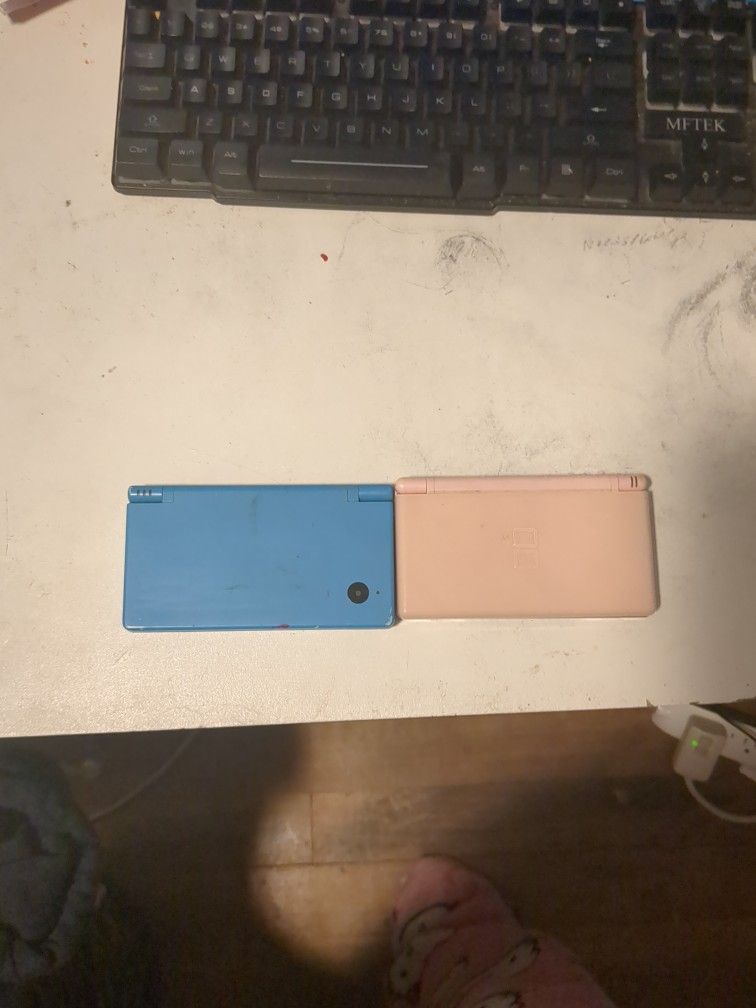2 Nintendo Ds