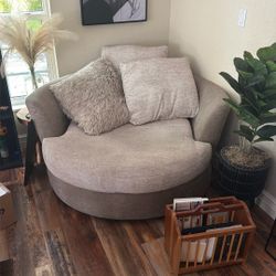 Large Swivel Chair