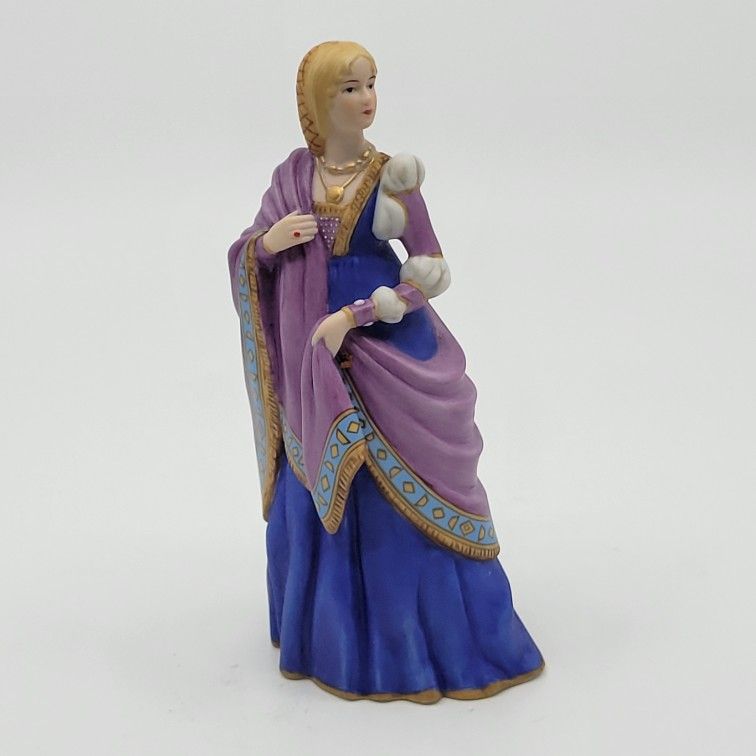 Vintage Lenox Great Fashions of History JULIET Italian Renaissance 
Period 1. Fine porcelain.  Pre-owned, very good shape, no chips 
or cracks