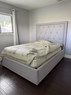 Queen bed frame / headboard