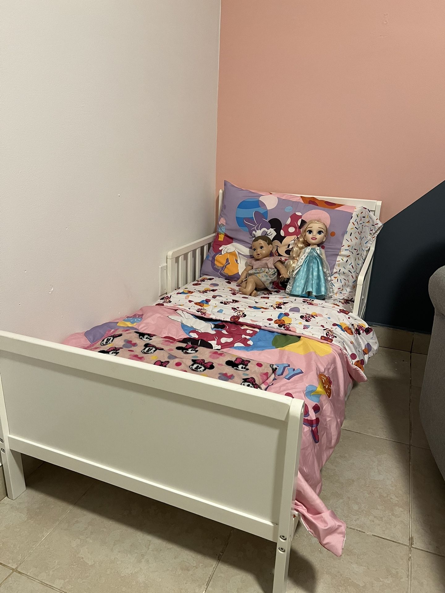 Toddler bed Frame