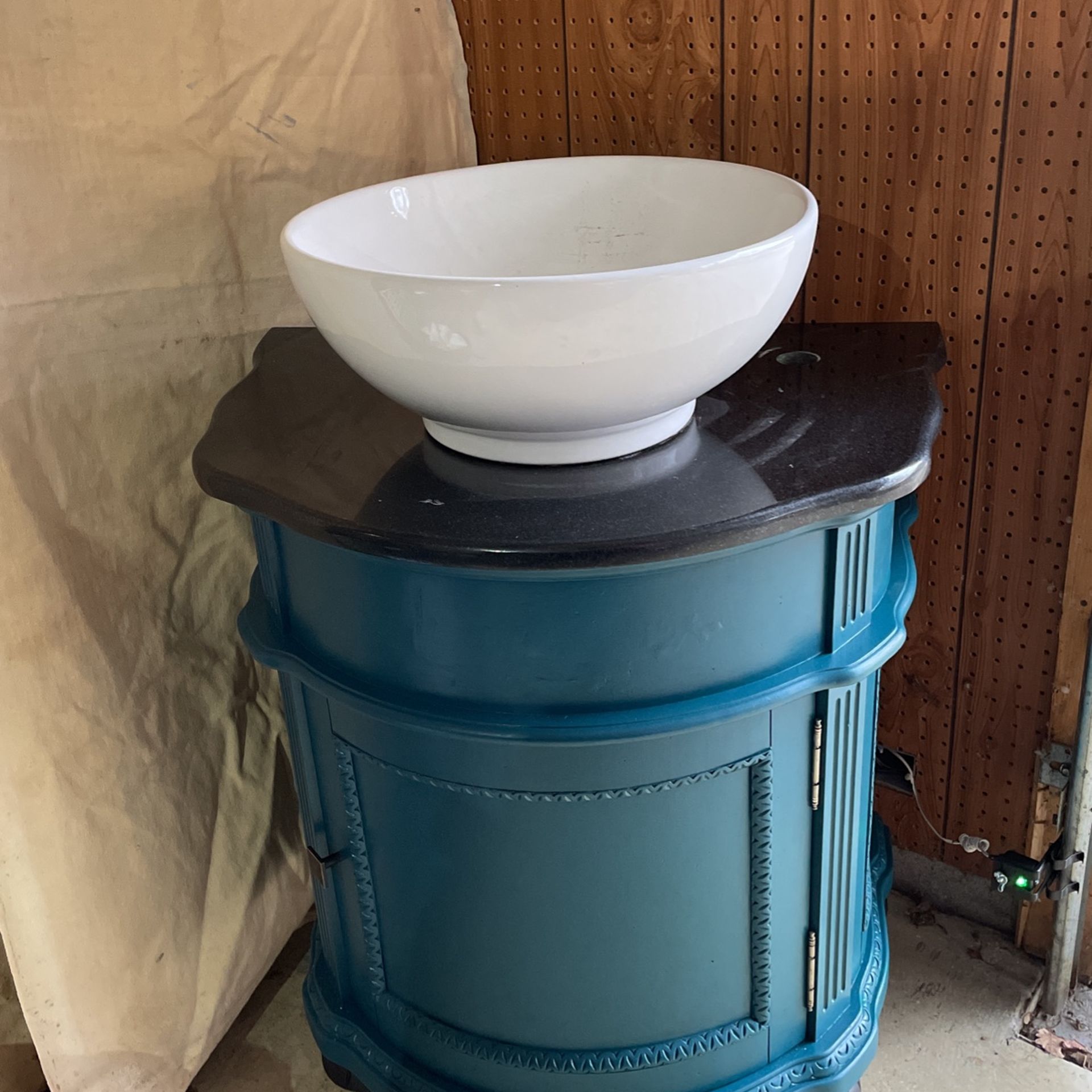 Vanity W Granite Top & Vessel Sink