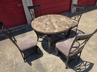 Table with 4 chairs