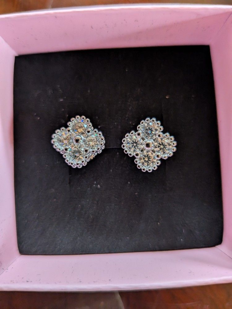 Stud Earrings Moissanite