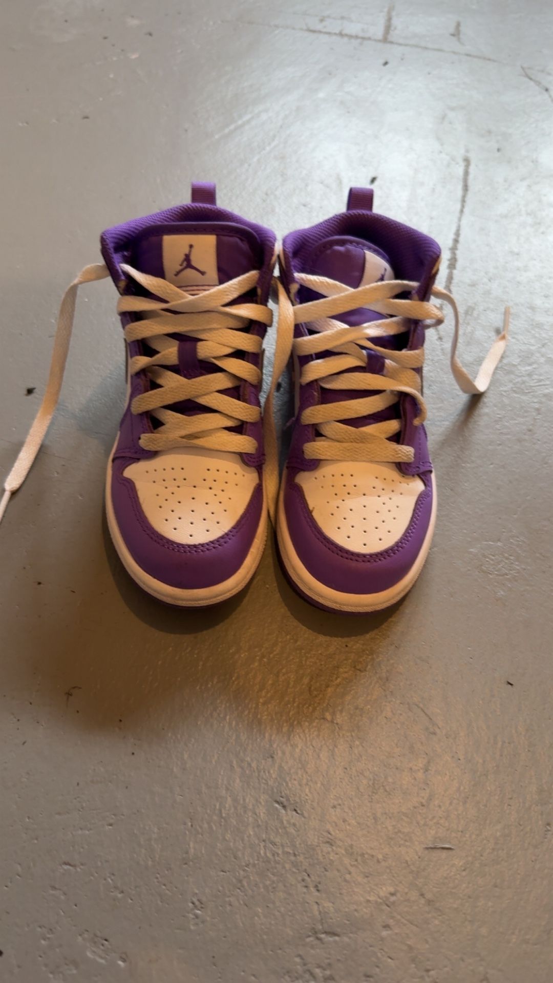 Girls Jordan 1 Mid Size 12C