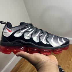 Nike Air VaporMax Plus “Shark Black Red White” AQ8632 001 Size 12M No Box