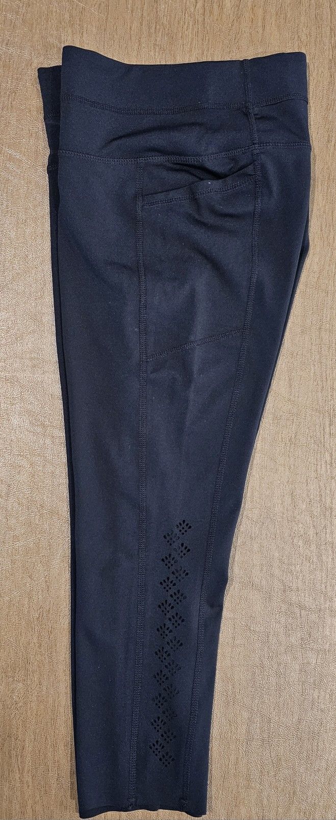 TANGERINE RN#83814 Active Capri Black Legging Size Small. Dual pockets.