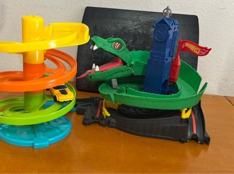 Hot Wheels City Cobra Attack Track Set