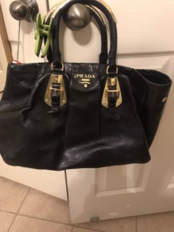 Original Pre owned Large Prada Galleria Saffiano Hand Bag for Sale in  Donna, TX - OfferUp