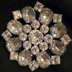 VTG. Signed Kramer Of New York Silver Tone Clear Large Rhinestone Brooch/Pin Very Rare!