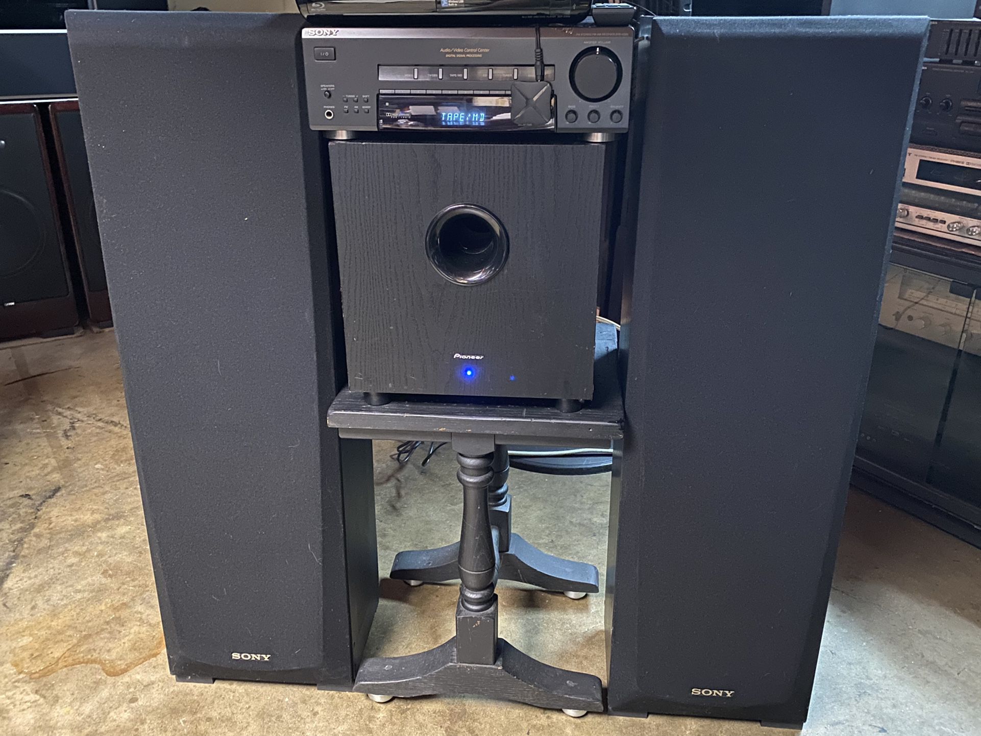 SONY STREAMING STEREO MUSIC SYSTEM WITH BLUETOOTH/TALL SONY FLOOR SPEAKERS 🔊/PIONEER SUBWOOFER/SONY CD 💿 PLAYER WITH REMOTE CONTROL 🔊