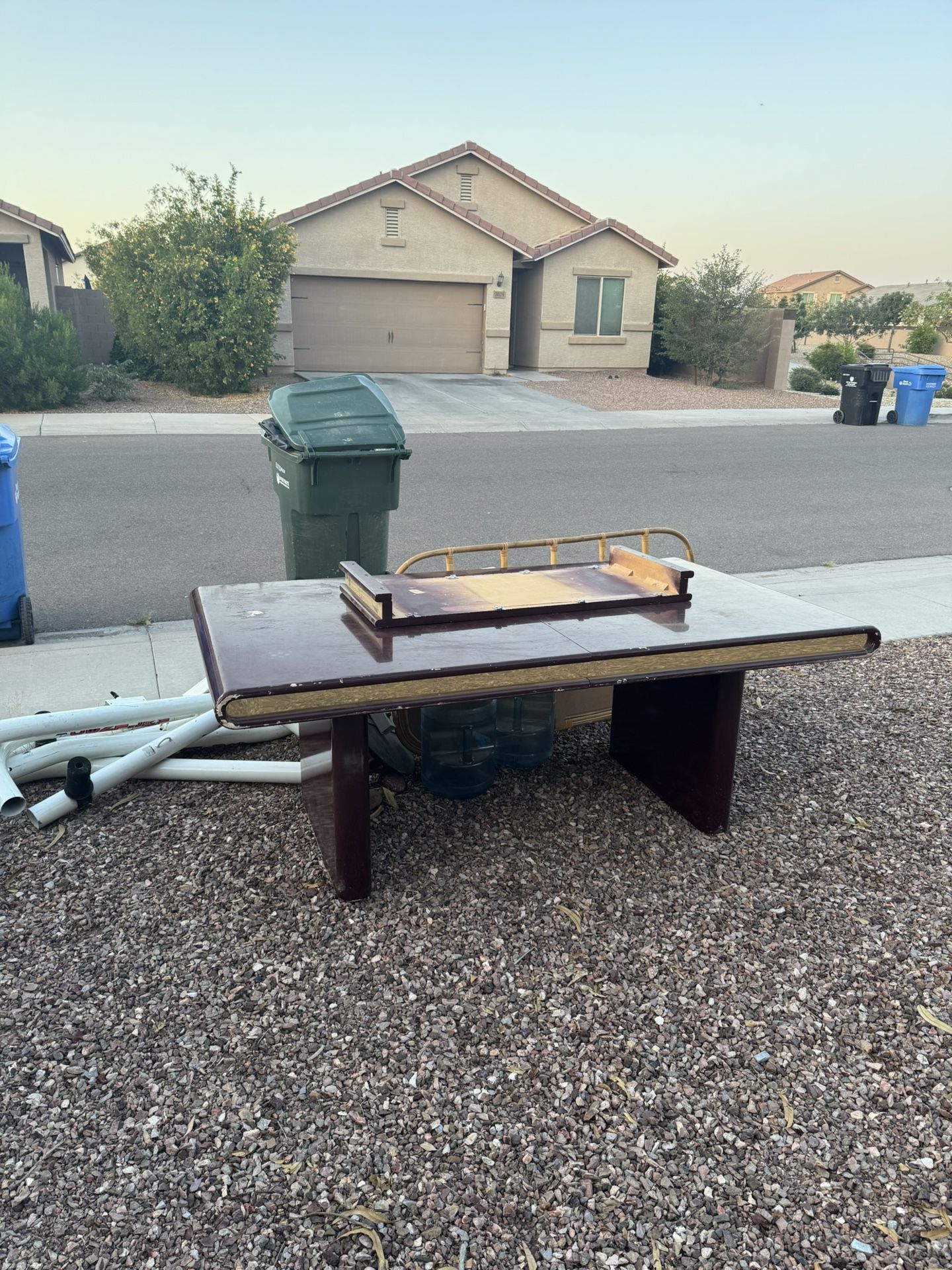 free Table, Boxing Stand And Organizer