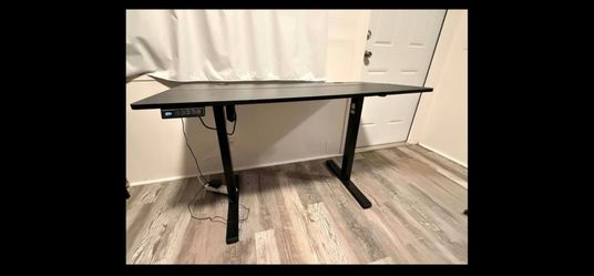 Large adjustable standing gaming desk 5 feet by 4 feet L shaped