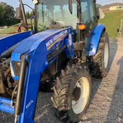 New Holland Cab Tractor With Loader 