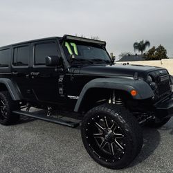 2017 Jeep Wrangler Unlimited Rubicon 4X4 Supercharged W/ 80k Miles 