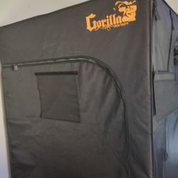 Five By Five Foot (5'x5') Indoor Grow Tent And Light