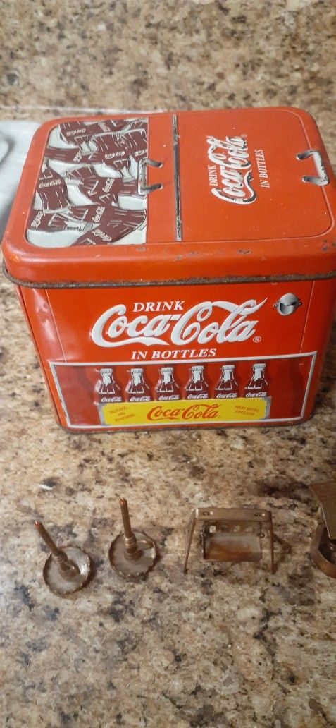 SMALL COCA-COLA TIN BOX AND MONOPOLY PEICES CLICK ON PICTURE YOU WILL GET FULL PICTURE SIZE NOT SURE ON AGE OF MONOPOLY PEICES OR COCA-COLA BOX
