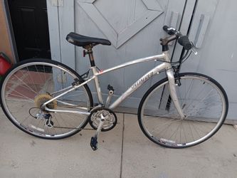 SPECIALIZED. Hybrid. 700c Tires