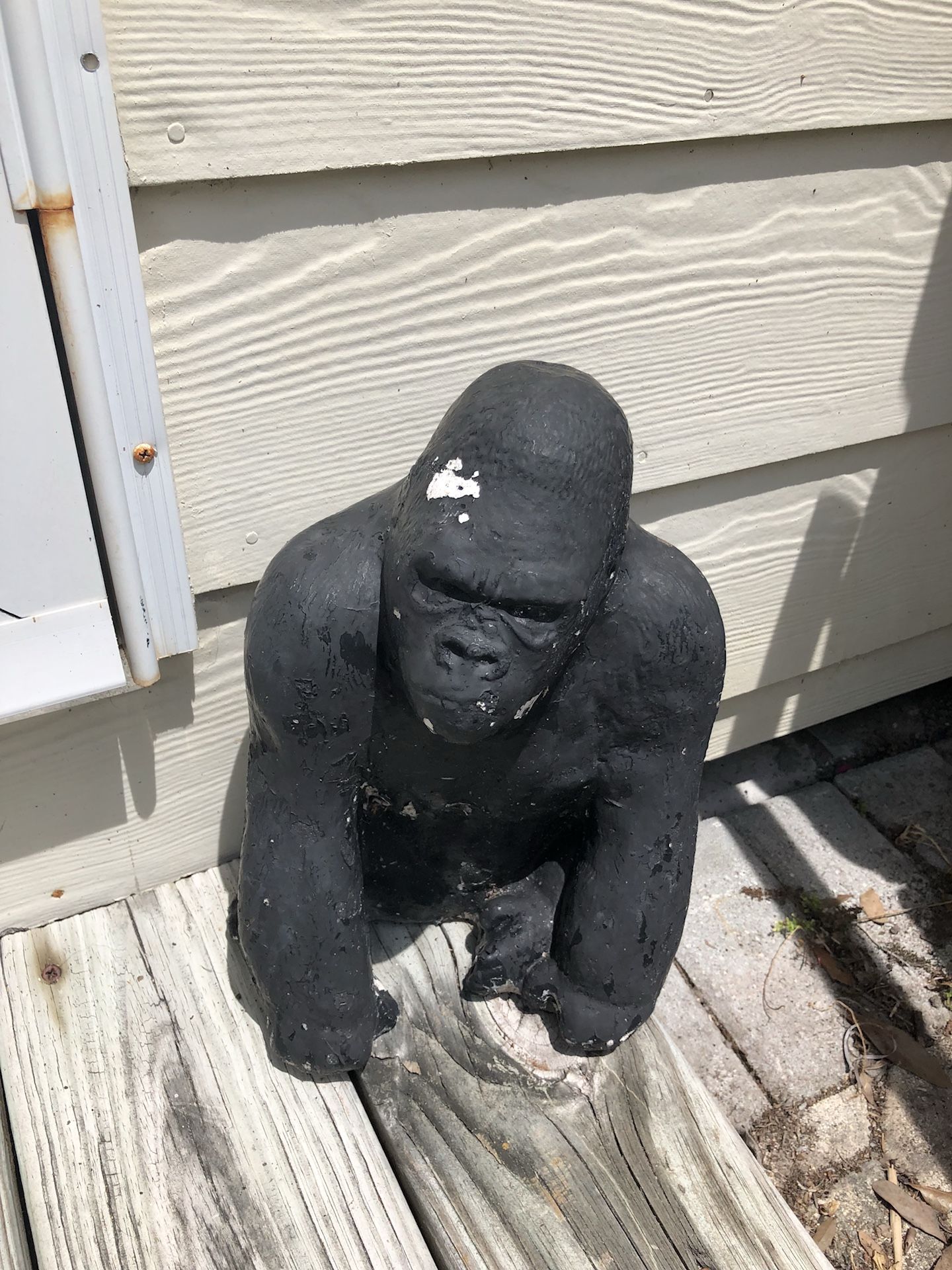 Gorilla outdoor statue
