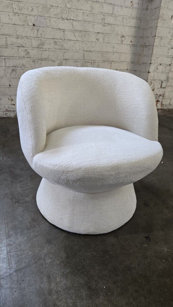 Ivory boucle Swivel chair