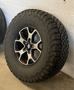 Jeep Wrangler Rubicon Wheel with 35” BF Baja Champion Tire