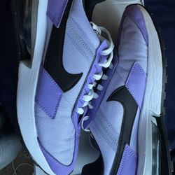 Woman’s Nike Shoes 