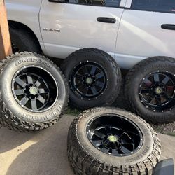 1100$. 4 Tires  37/13.50/20 perfect condition with Wheels 5 Lugs Universal  Fit Jeep Dodge and other trucks 5 Lugs   