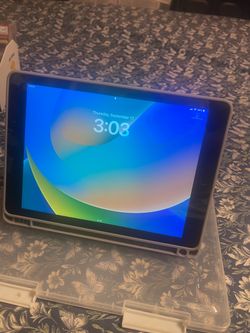 Apple iPad with Gray Protective Case, WiFi/ Cellular, unlocked, in good condition