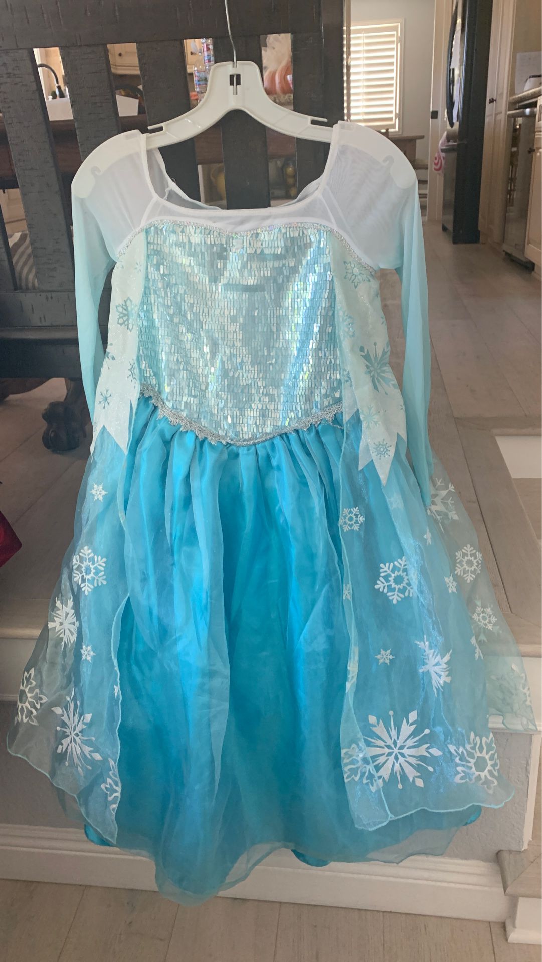 Elsa costume size 9/10