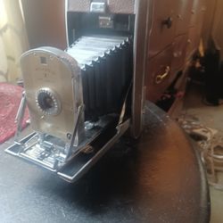 Polaroid Model 95 Land Camera W/ Blue Bulbs, Old Film, & Leather Carrying Case