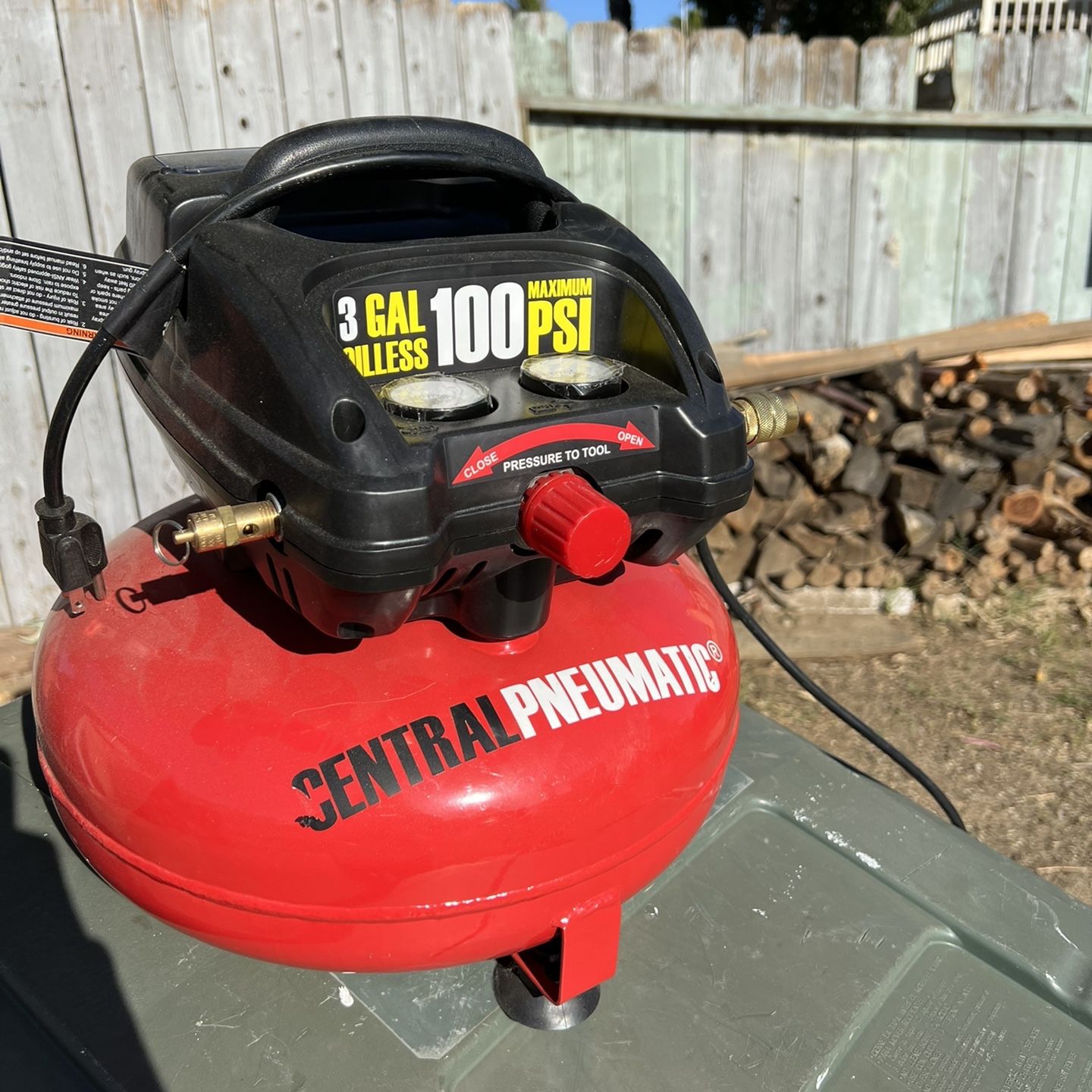 CENTRAL PNEUMATIC AIR COMPRESSOR 100 PSI 3GALLON PANCAKE TANK MODEL