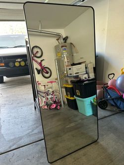 Large 70″ × 32″ Black Full-Length Mirror – Corner Crack