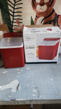 Mainstays Portable Countertop Ice Maker, 26 lbs Per Day, Compact Ice Machine with Quick Ice Cycles, No Plumbing Required, Red