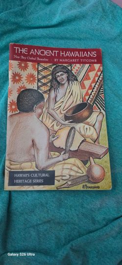 THE ANCIENT HAWAIIANS: HOW THEY CLOTHED THEMSELVES By Margaret Titcomb used