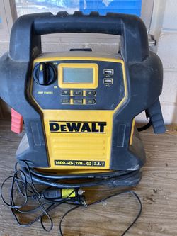 DEWALT 1400 Peak Amp Jump Starter with Digital Compressor